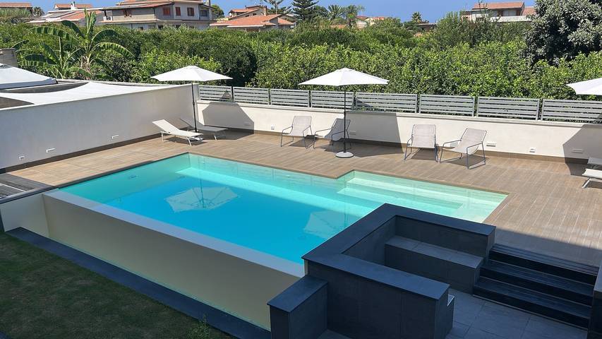 Monolocale intero, Appartamento 'Appartamenti La Brisa - Scirocco' con vista sulle montagne, Wi-Fi e aria condizionata in Capo d'Orlando, Provincia di Messina
