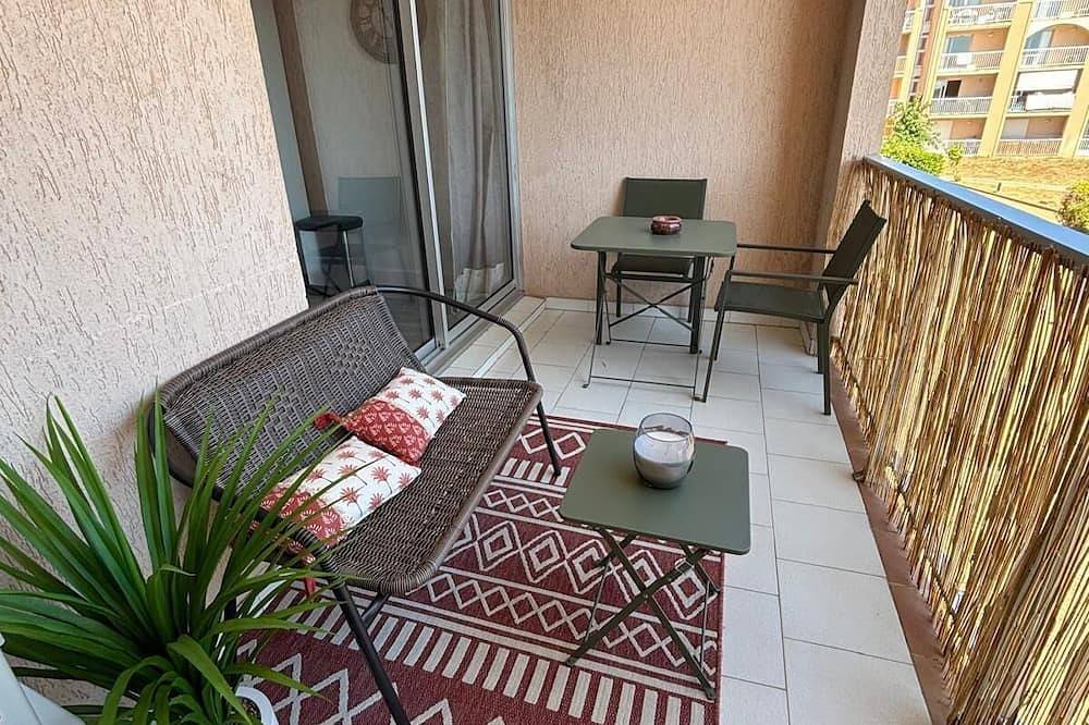 Apartamento entero, T2 with terrace, swimming pool and parking - Ideal for curists and holidaymakers in Balaruc-les-Bains, Côte d'Améthyste