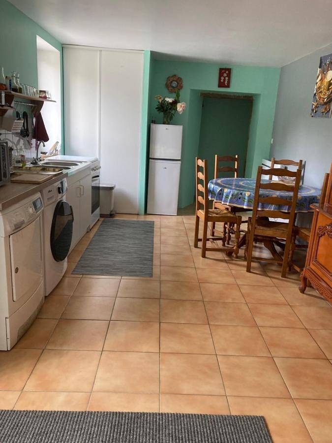 Gîte pour 4 personnes, avec jardin ainsi que vue et terrasse à Bazouges-la-Pérouse - 3