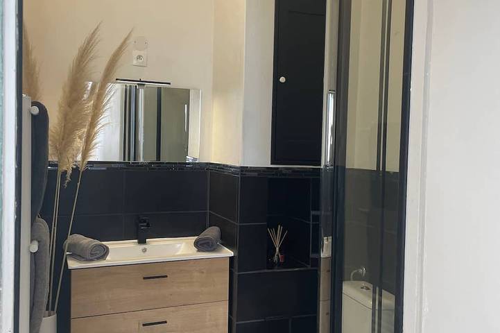 Appartement entier, Appartement 35 m2 1er étage a 200 m de la mer avec jardin in Luc-sur-Mer, Région de Caen