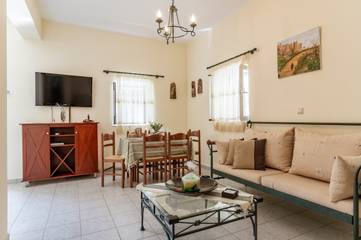 Vacation Rental for 4 Guests in Mani Peninsula, Picture 4