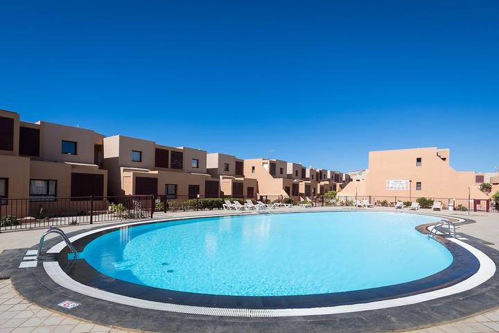 Gîte pour 4 personnes, avec balcon et piscine à Caleta de Fuste - 2