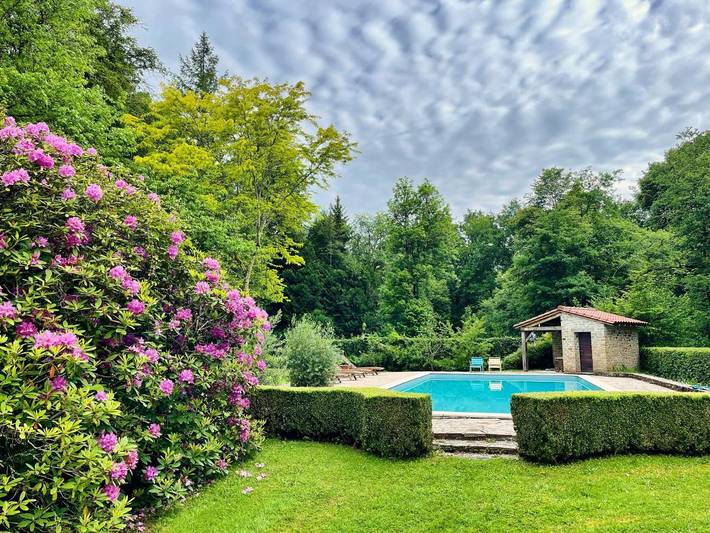 Location de vacances pour 2 personnes, avec piscine et terrasse ainsi que vue et jardin à Nantheuil - 2