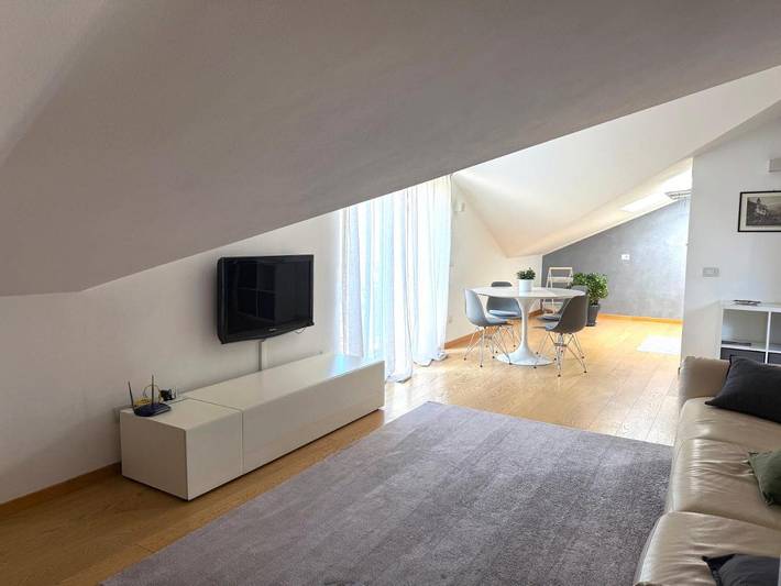 Ferienwohnung für 2 Personen, mit Balkon und Ausblick in Tirano