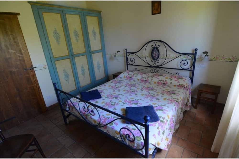 Charming Villa in Marche, private pool and fantastic landscape in Gualdo, Macerata Province