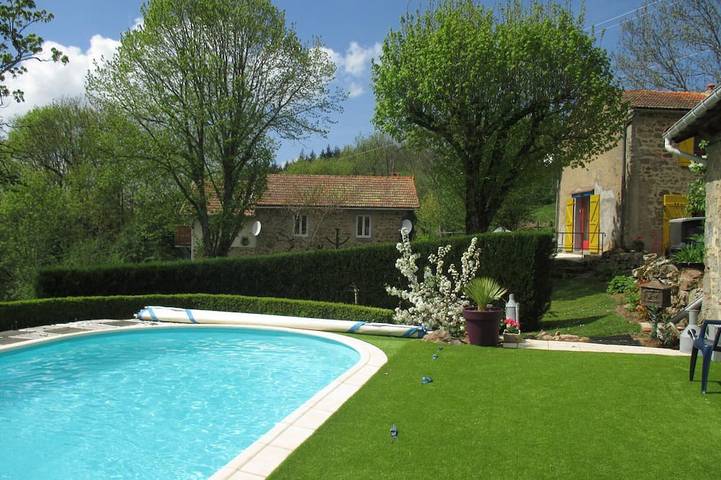 Gîte pour 2 personnes, avec Terrasse ainsi que Jardin et Piscine