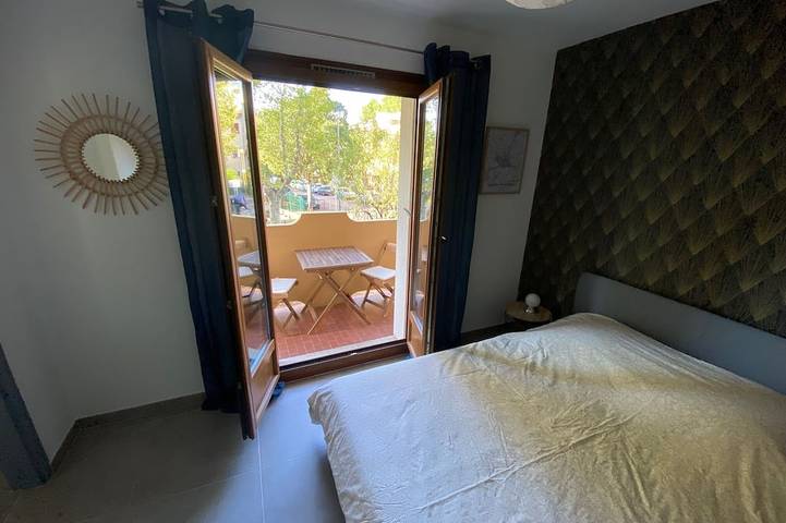 Appartement entier, Renovated 2-room apartment with balcony and private parking in Les Milles, Aix-en-Provence