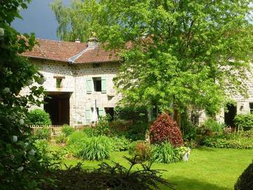 Gîte pour 4 personnes, avec terrasse et sauna à Peyrat-le-Château