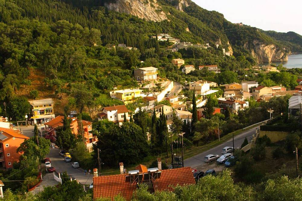 Entire apartment, Studio with sea view, balcony, kitchenette, a/c, safe box in Agios Gordios, Corfu