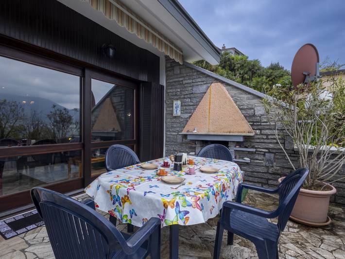 Gîte pour 4 personnes, avec vue sur le lac ainsi que terrasse et jardin à Porto Valtravaglia - 2
