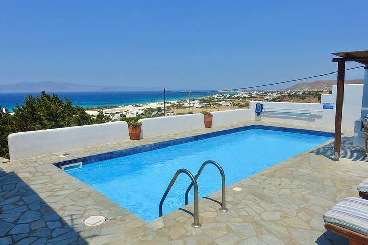 Vacation rental for 6 people, with balcony and yard in Naxos