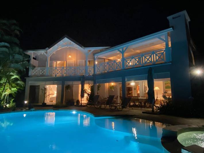 Chalet para 6 personas, con jardín además de jacuzzi y piscina - 1