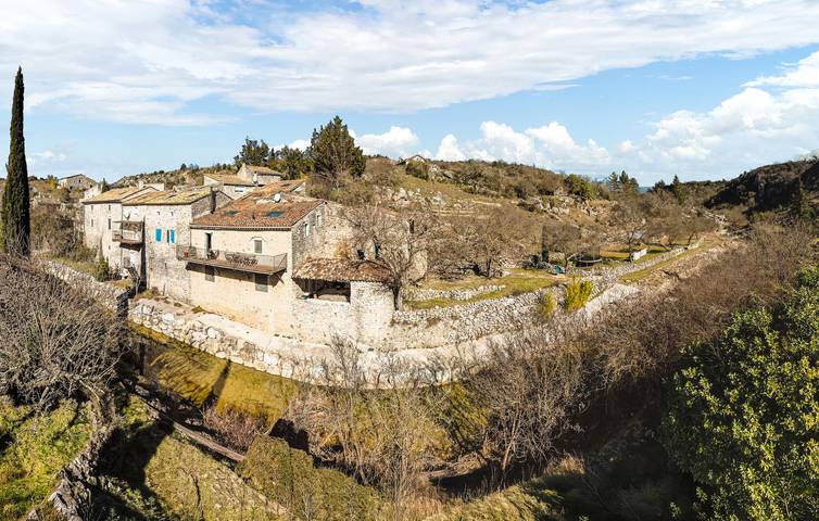 Location de vacances pour 10 personnes, avec terrasse ainsi que jardin et piscine à Gras - 3