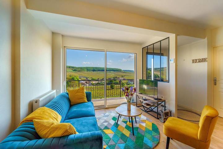 Location de vacances pour 6 personnes, avec jardin ainsi que terrasse et vue à Savigny-lès-Beaune