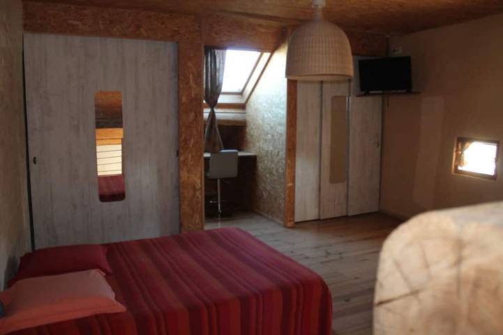 3-bedroom vacation rental for 10 people with on-site Caribbean catering in Bellechaume, Auxerre und Umgebung