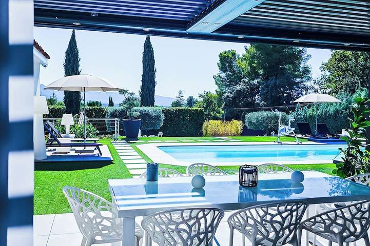 Villa for 8 people, with balcony and hot tub as well as garden and pool - 1