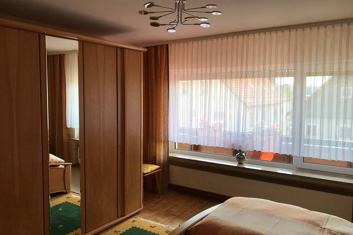 Ganze Wohnung, Freistehendes Ferienhaus mit Südbalkon in Marktrodach, Landkreis Kronach