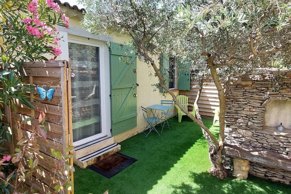 Gîte de L'Olivier air-conditioned, garden, free parking, 5 minutes from the center. in L'Isle-sur-la-Sorgue, Vaucluse