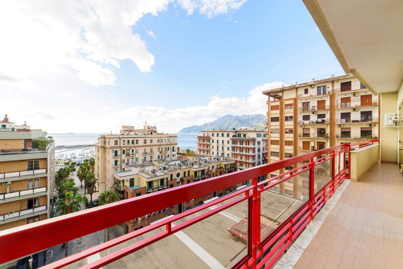 Appartement entier, Appartement "Salerno Suite 57" avec vue sur la mer, Wi-Fi et climatisation in Salerne, Côte Tyrrhénienne Campanie