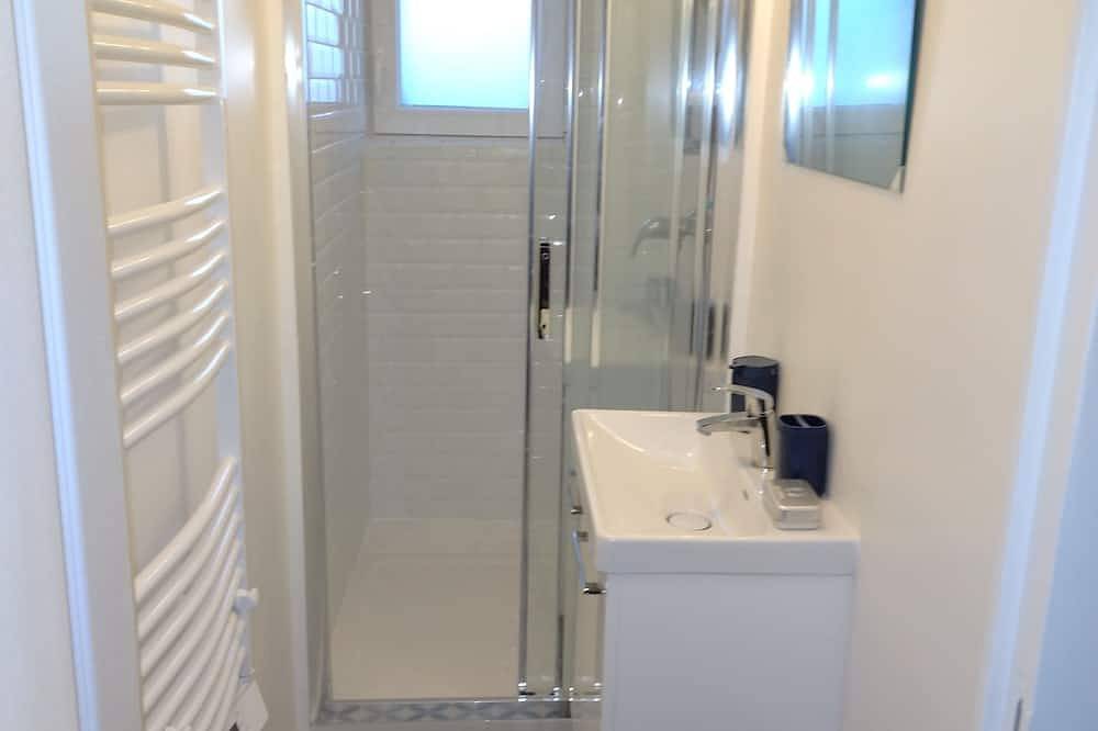 Apartamento entero, Vintage, 10 min from Disneyland -30 min from Paris- 50m from train station - 30min from Cdg airport in Esbly, Sena y Marne