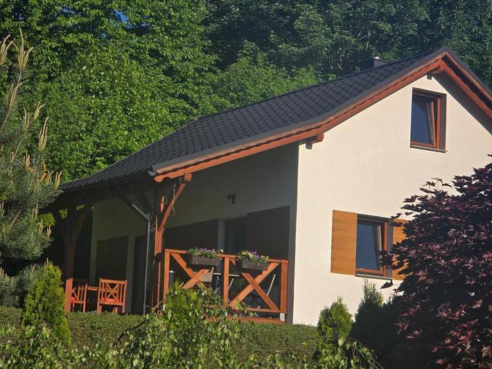 Apartament wakacyjny dla 5 osób, z Balkon i Jacuzzi oraz Taras i Ogród w Sosnówka
