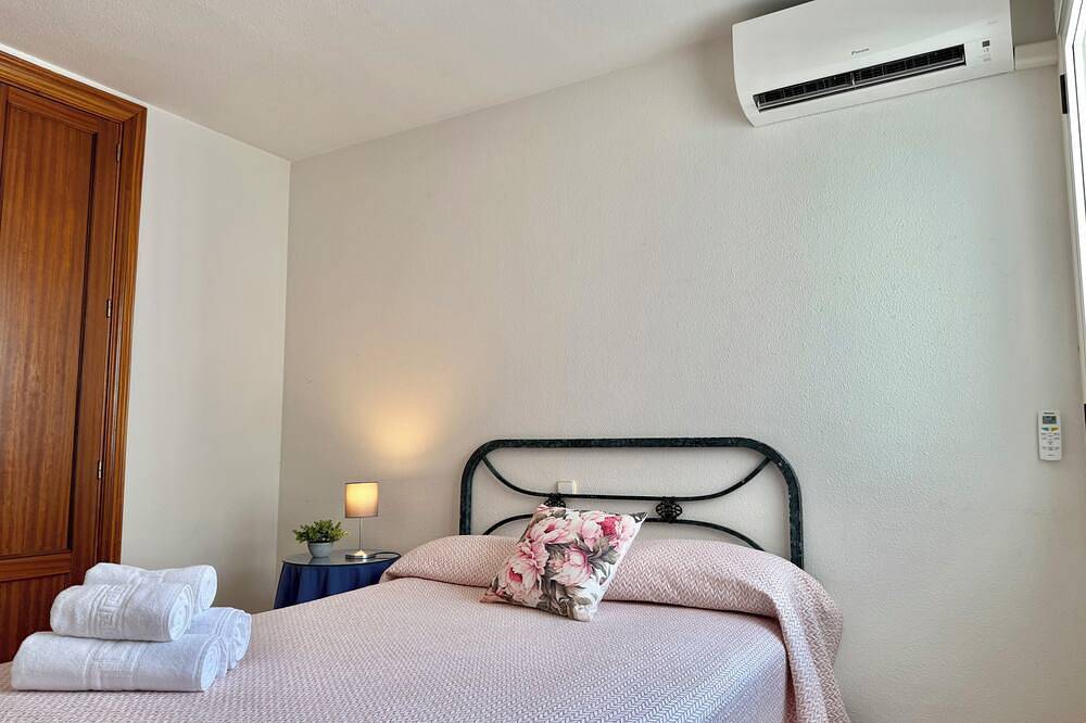 Entire apartment, Penthouse Sierra and River with Ac & Wi-Fi in Candeleda, Valle del Tiétar