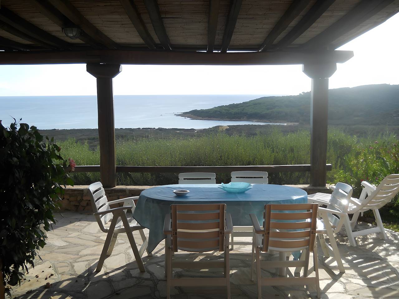 Villetta Oleandro mit Meerblick, privater Terrasse und Garten in Lu Miriacheddu, San Teodoro