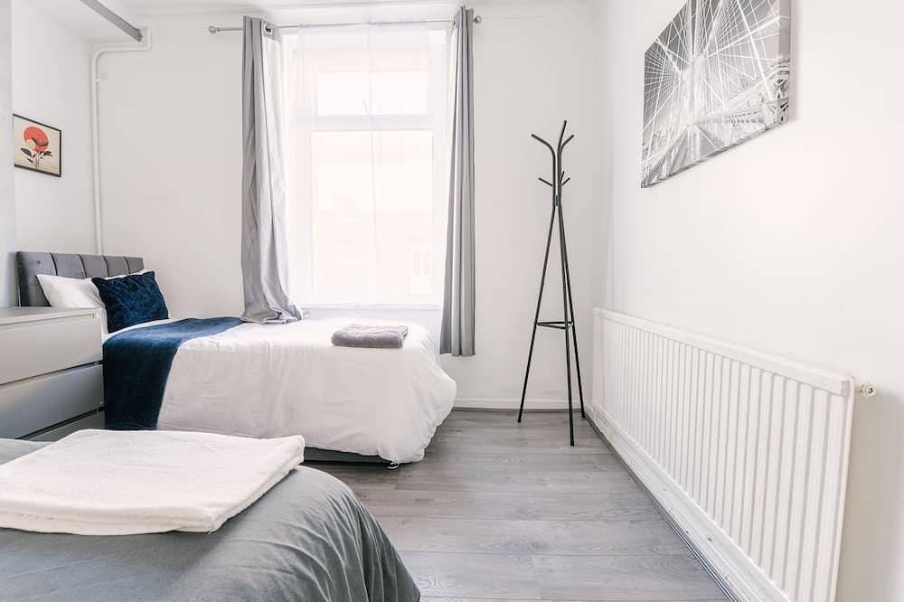 Modernised House Near City Centre & Beach w/Wifi, Parking, Snooker Table & More! in Swansea, Región de Swansea