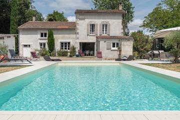 Gîte pour 6 personnes, avec jardin et terrasse à Ribérac