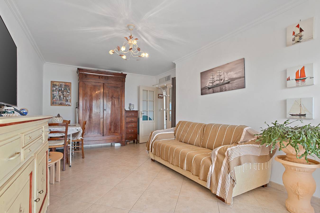 Appartamento intero, Appartamento "Petit Paradis" con piscina condivisa, Wi-Fi e aria condizionata in Cavalaire-sur-Mer, Draguignan e dintorni