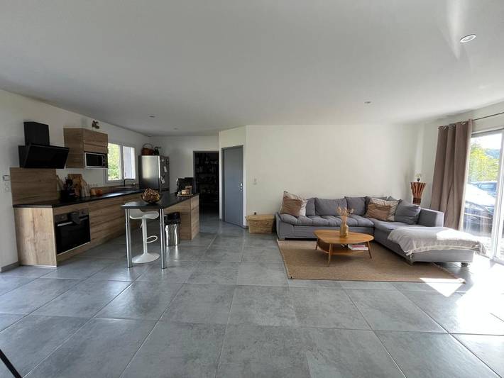 Location de vacances pour 6 personnes, avec piscine et vue ainsi que terrasse et jardin, animaux acceptés à Montréal (Rhône-Alpes) - 4