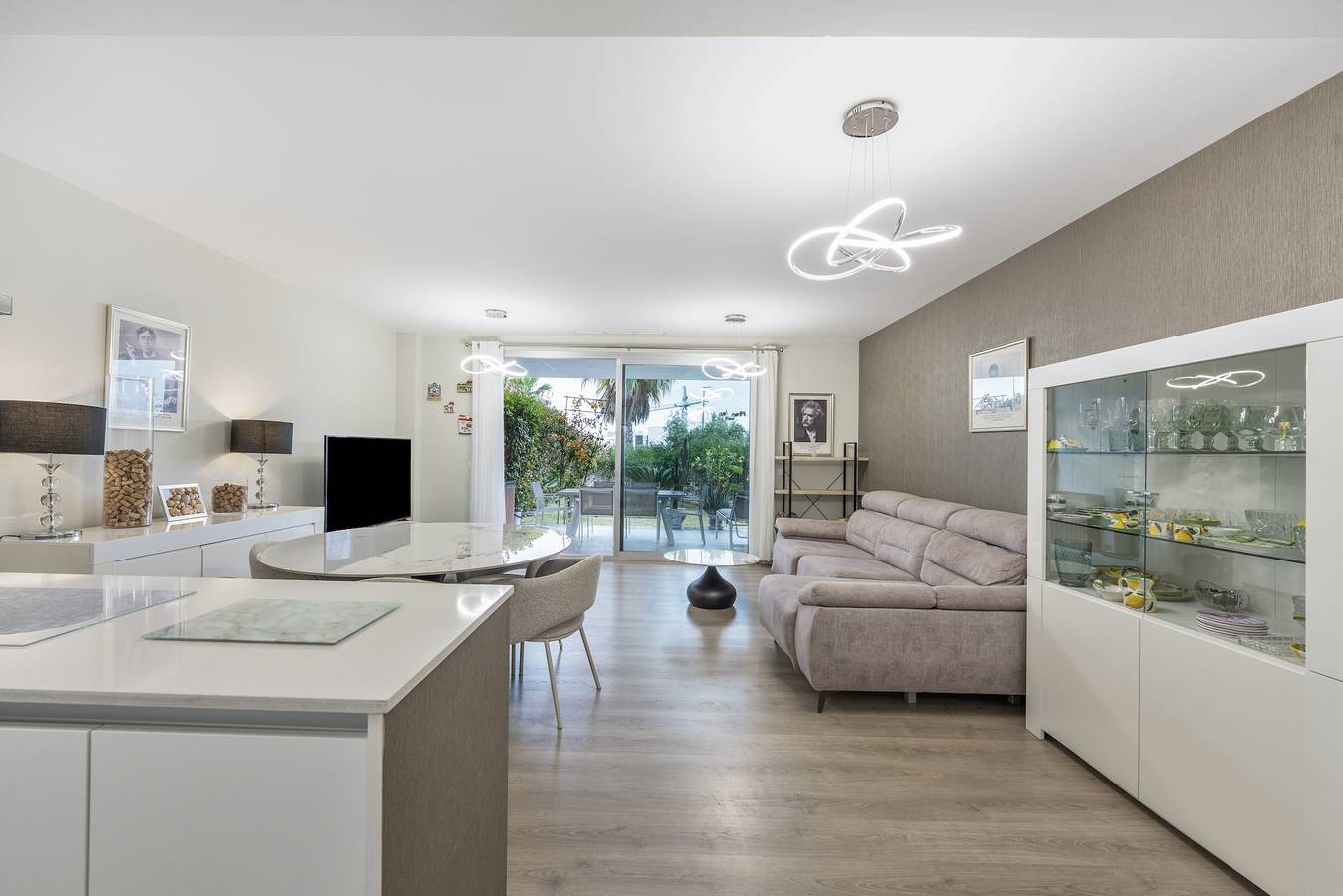 Geheel appartement, Appartement 'Prachtige Begane Grond in Estepona' met Gedeeld Zwembad, Wi-Fi en Airco in Albayt Costa Galera Country Club, Estepona