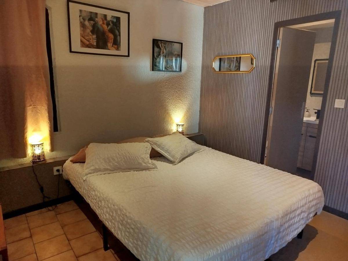 Twin Room in Nogaro, Gers