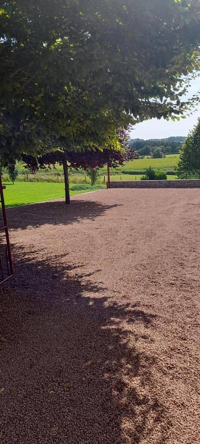 Location de vacances pour 4 personnes, avec Terrasse ainsi que Jardin et Vue à Vendenesse-lès-Charolles