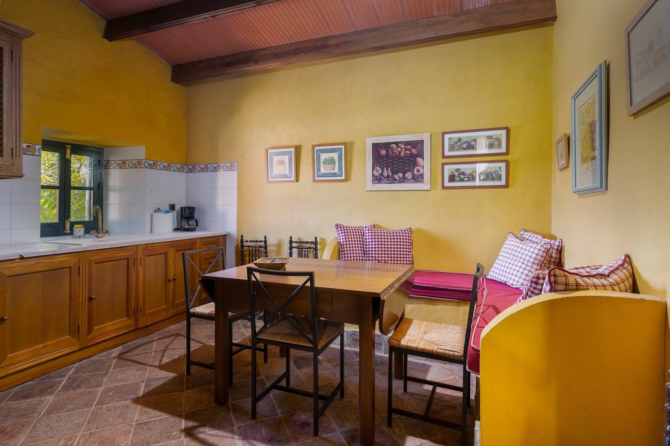 Ferienwohnung 'Chirrin' mit Bergblick, privater Terrasse und eigenem Garten in Constantina, Sierra Morena