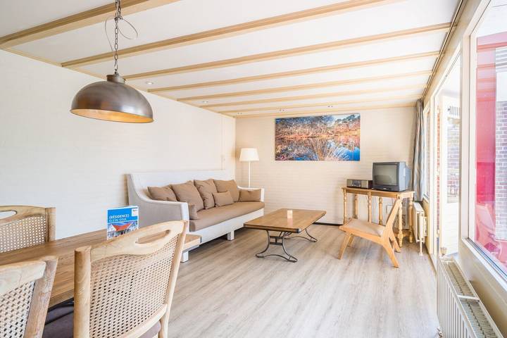 Bungalow für 4 Personen, mit Terrasse und Sauna sowie Pool und Garten - 1