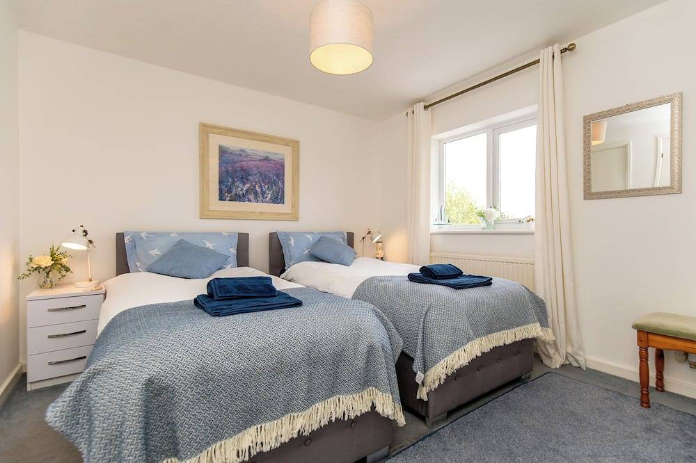 Comfortable & Spacious Entire Holiday home in Llanelli.  Pet Friendly. in Llanelli, Carmarthenshire