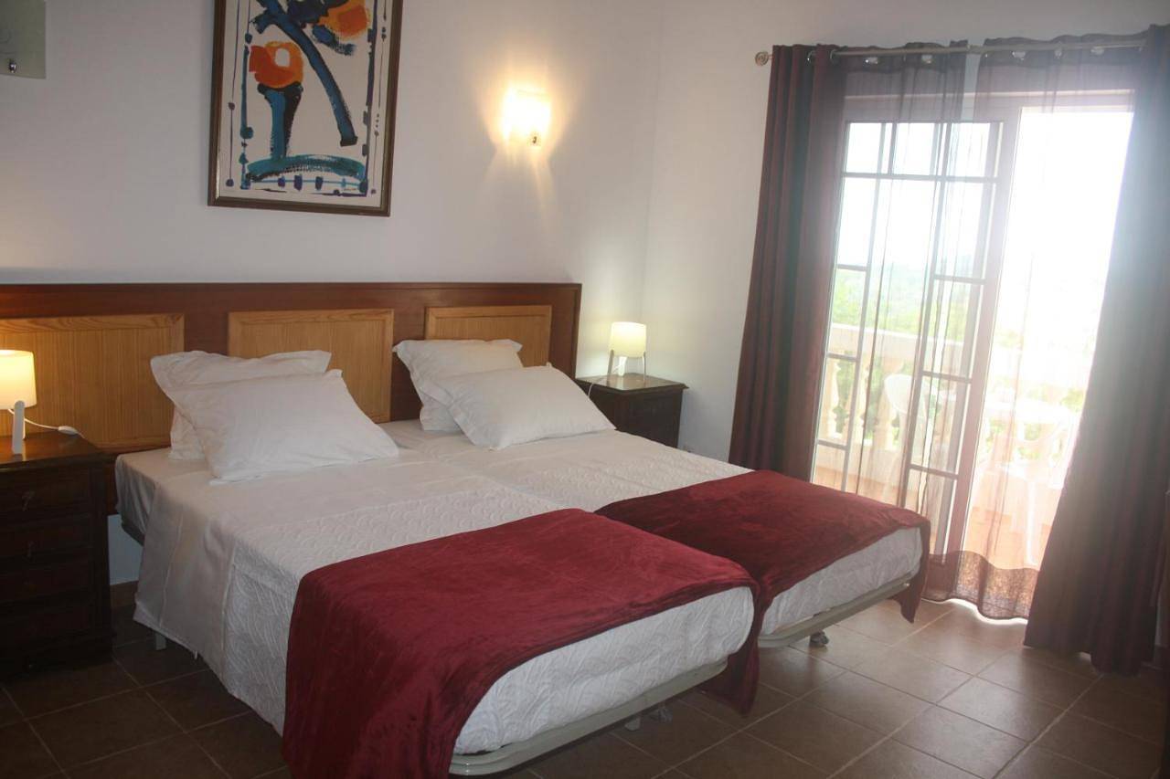 Rustic Villa Guesthouse in Santa Bárbara de Nexe, District de Faro