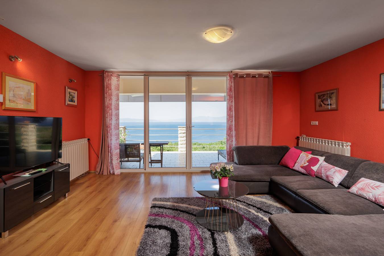 Geheel appartement, Colourful Seaview Apartment in Paveki, Vrh Martinscice