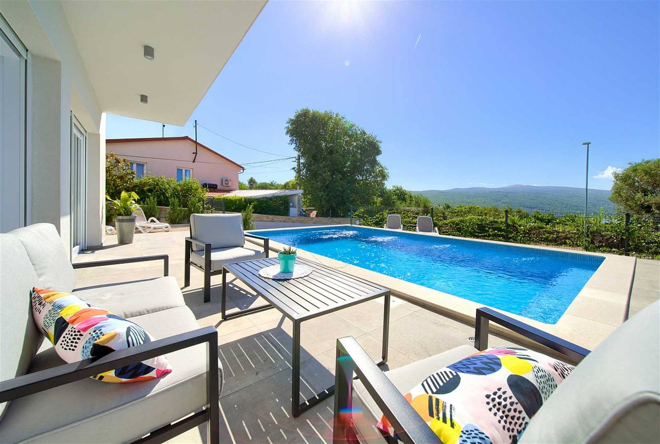 Ganze Wohnung, Ferienwohnung Timmy mit privatem Pool und Meerblick in Krk Stadt, Krk