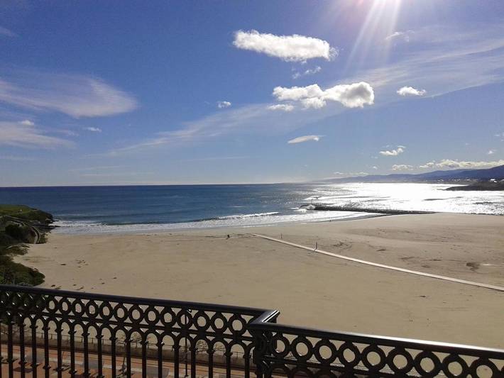 Apartamento para 8 personas, con piscina además de balcón y vistas en Foz