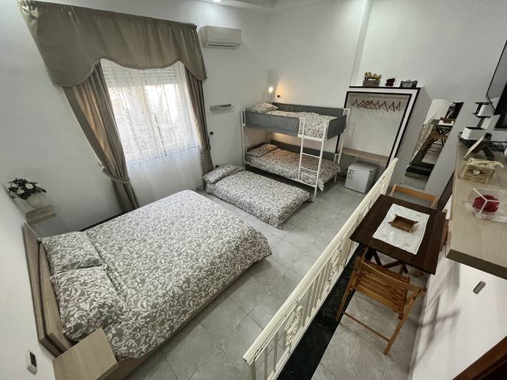 Appartamento vacanze per 11 persone, con balcone a Napoli