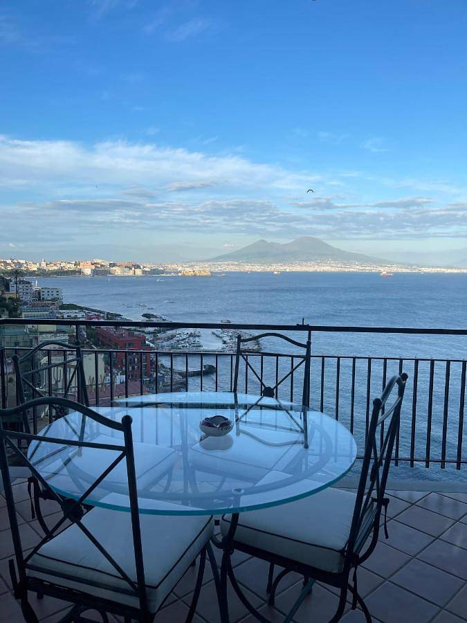 Appartamento intero, Three-Bedroom Apartment in Posillipo, Napoli