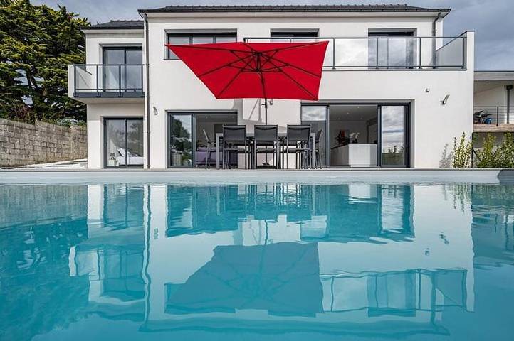 Location de vacances pour 10 personnes, avec piscine ainsi que jardin et vue dans Plage Kerou