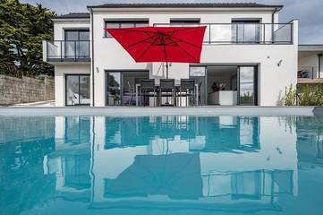 Cottage pour 10 personnes, avec jardin ainsi que piscine et vue dans Plage Kerou