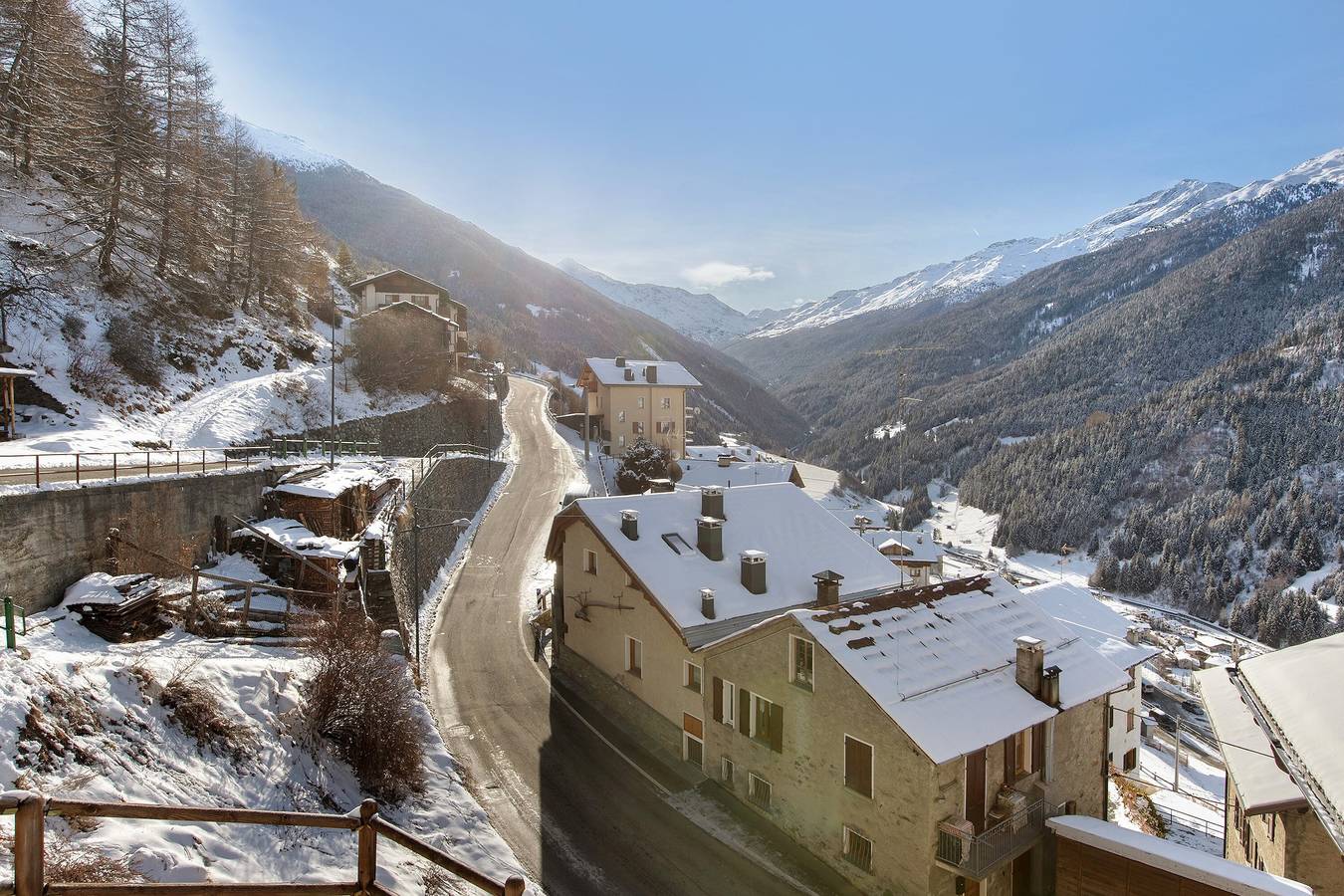 Appartamento intero, Appartamento 'Chalet Di Mont' con terrazza privata, balcone e Wi-Fi in Plazzola, Valfurva