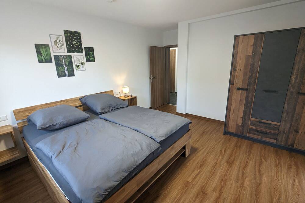 Ganze Wohnung, Ferienwohnung 2.0g- 70 qm - mit Balkon - Dirket am Bahnhof in Europa-Park, Ringsheim