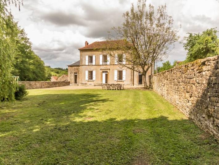 Vakantiehuis voor 8 personen, met Terras en Tuin in Natuurpark Morvan