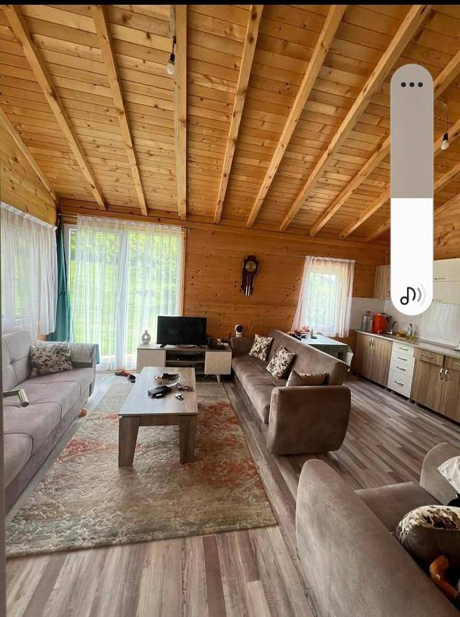 Ferienwohnung für 4 Personen, mit Garten und Ausblick in Kosovo