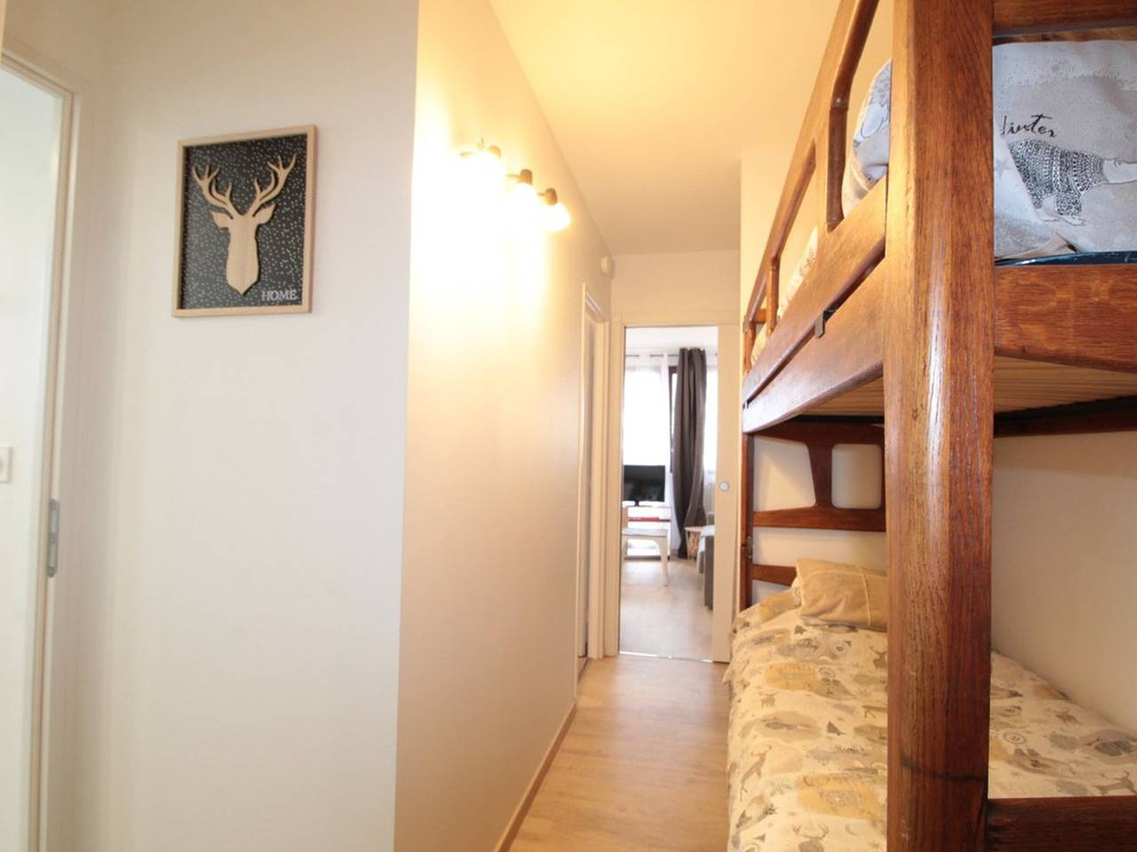 Apartamento entero, Acogedor apartamento 2 piezas con balcón, centro del pueblo, a 300m de las pistas, ¡ideal para 5 personas! in Les Carroz, Arâches-la-Frasse